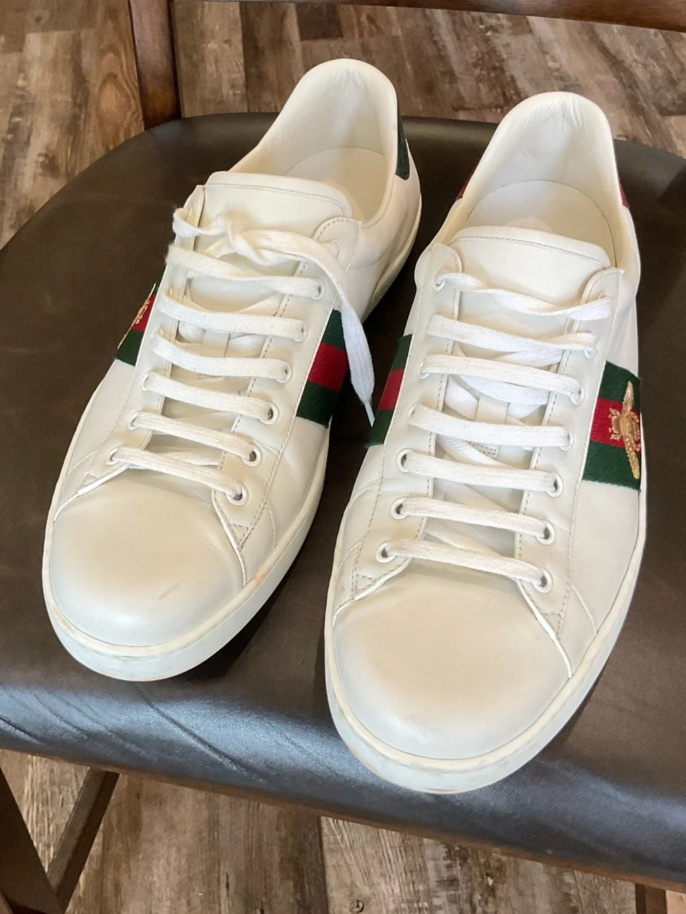 Gucci White Leather Men's Low-Top Sneakers with Green & Red Stripe